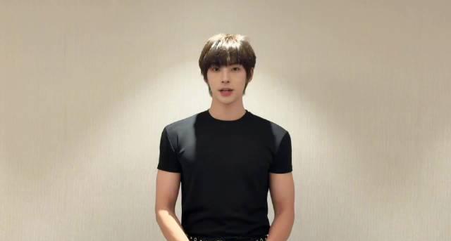 海外華人留學生必看：QQ音樂海外版權限制解決方案，輕鬆解鎖顏安《盛裝》等熱門歌曲