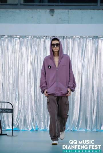 海外華人留學生必看:2025 QQ音樂巔峰大秀與海外聽歌限制解決教程